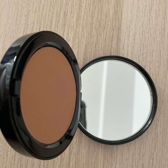 Bronzing Powder - Picture 2 of 3